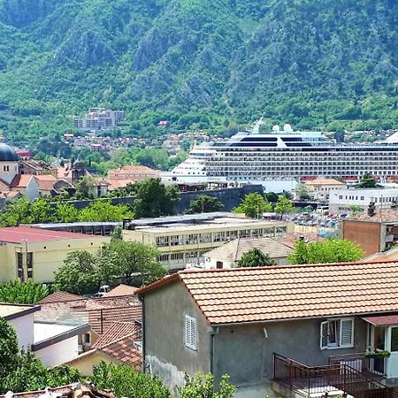 Red House Apartment Kotor Buitenkant foto