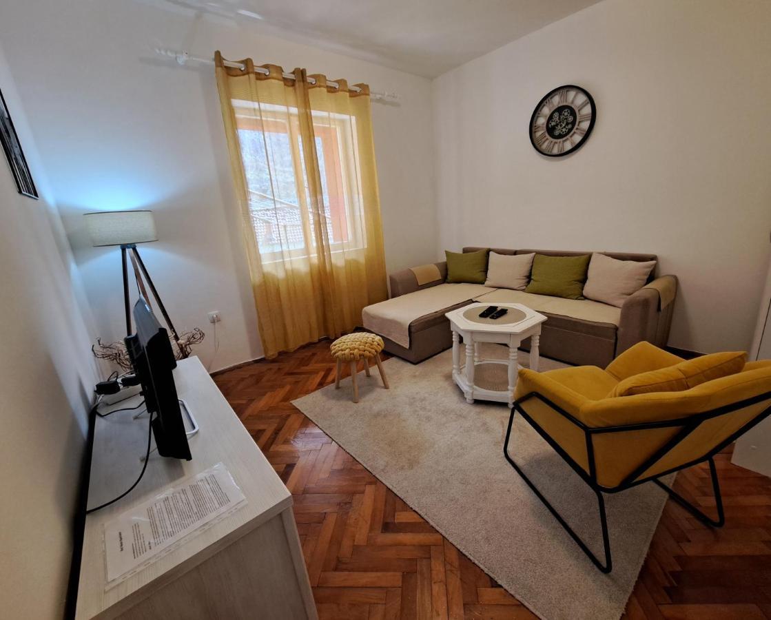 Red House Apartment Kotor Buitenkant foto