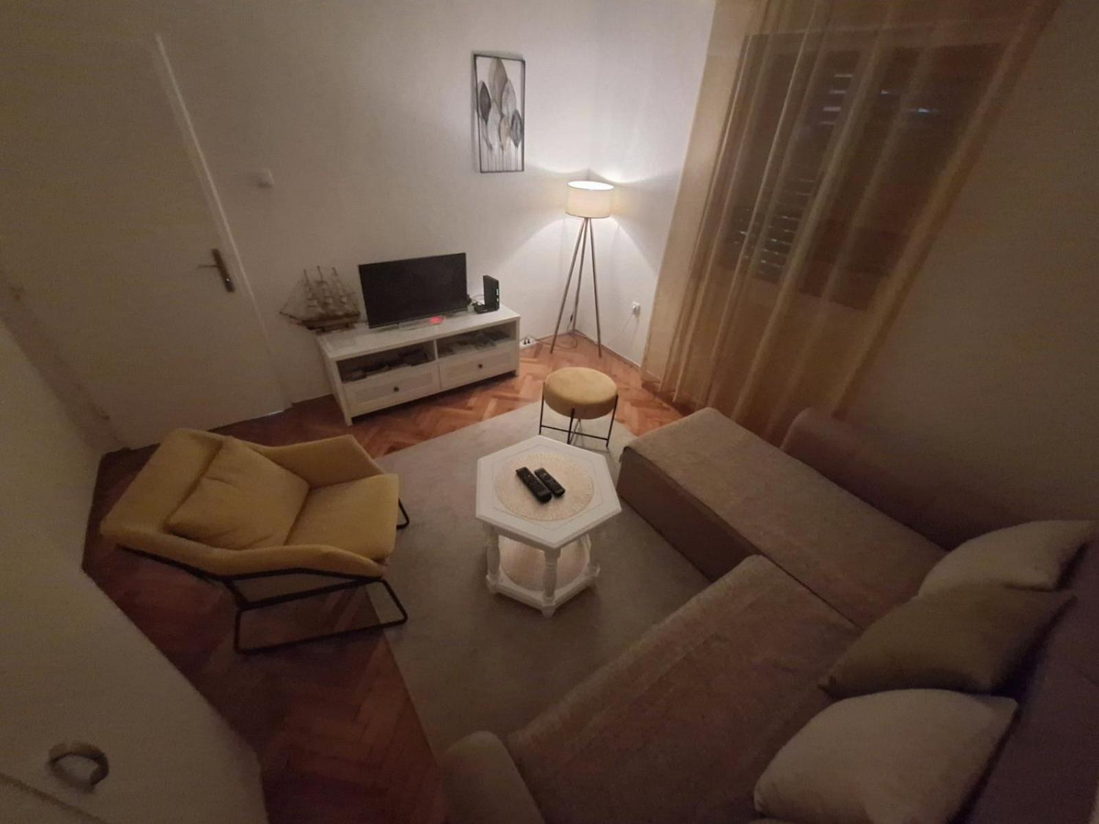 Red House Apartment Kotor Buitenkant foto