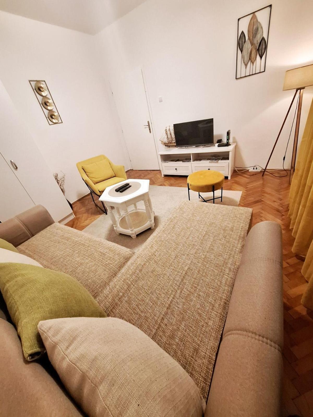 Red House Apartment Kotor Buitenkant foto