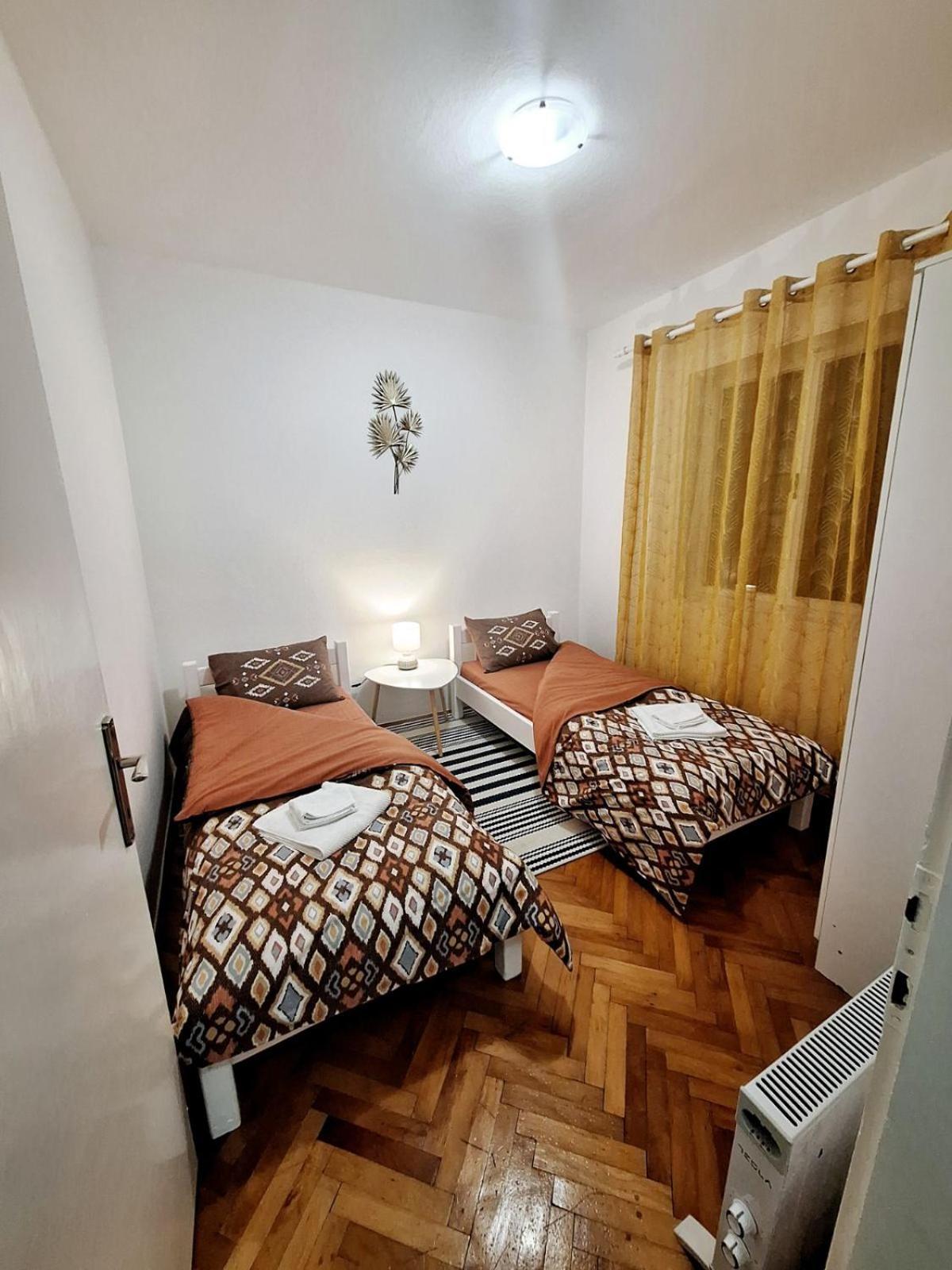 Red House Apartment Kotor Buitenkant foto