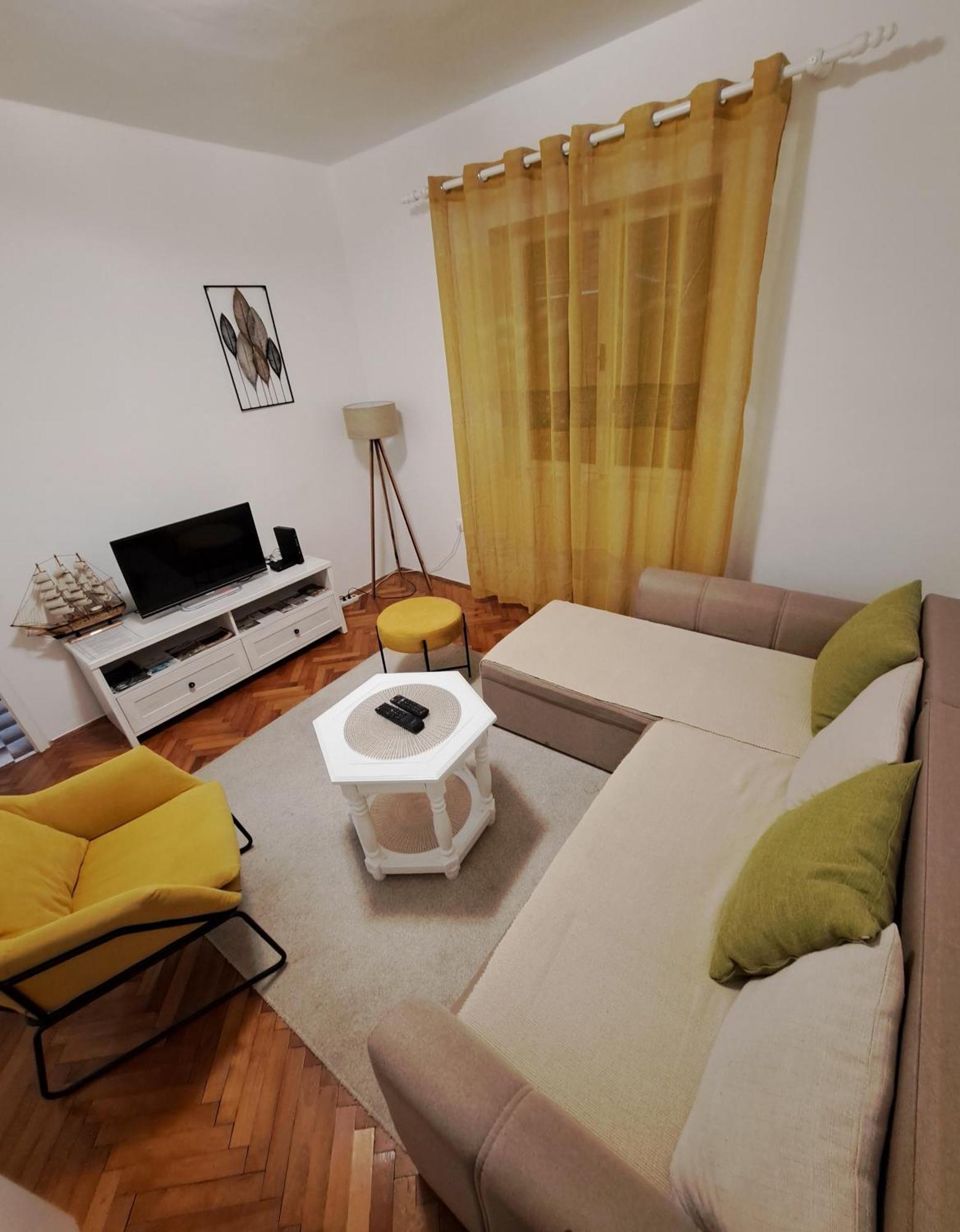 Red House Apartment Kotor Buitenkant foto