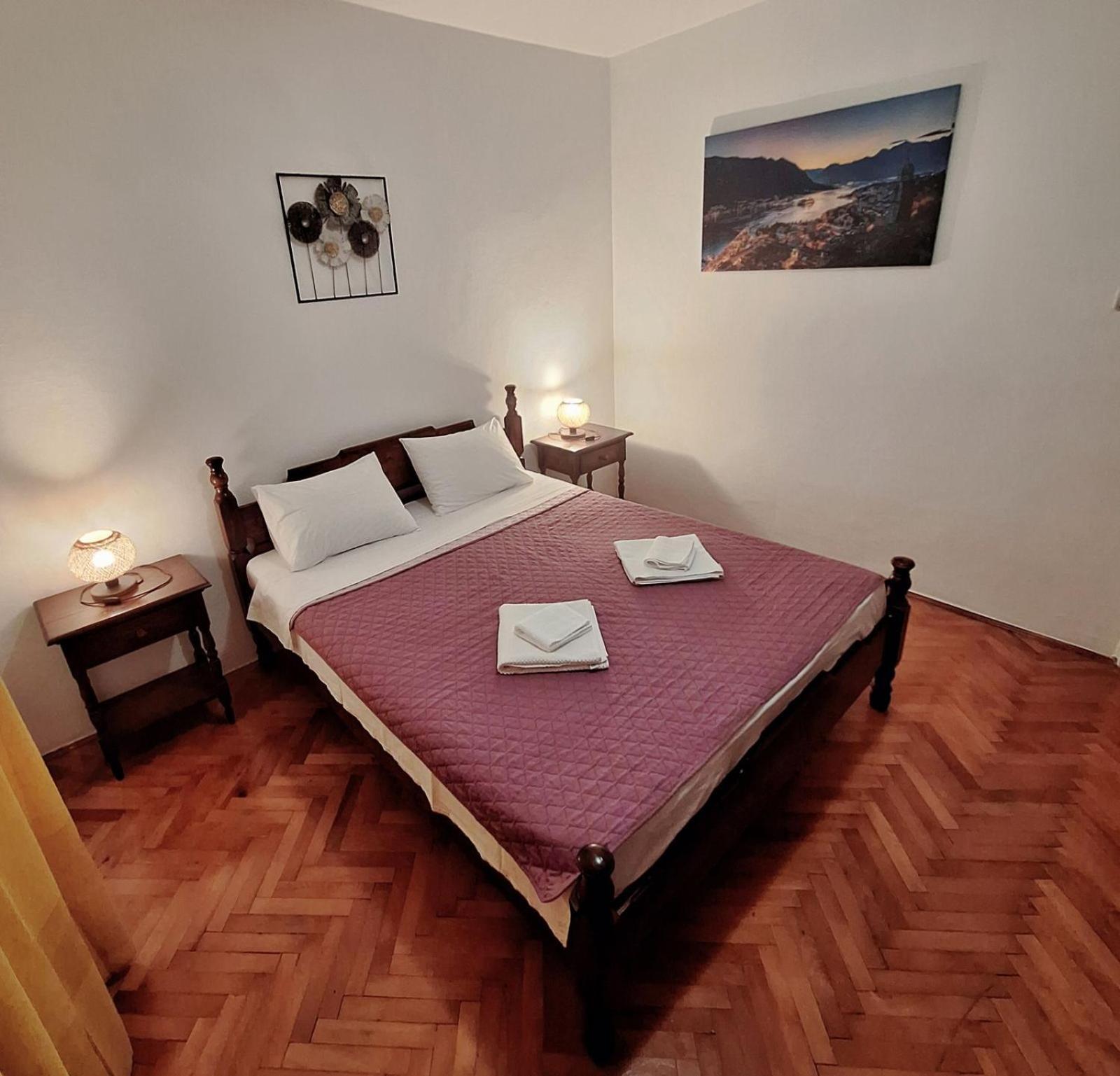 Red House Apartment Kotor Buitenkant foto
