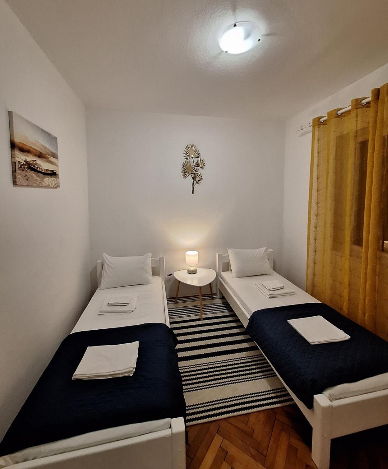 Red House Apartment Kotor Buitenkant foto