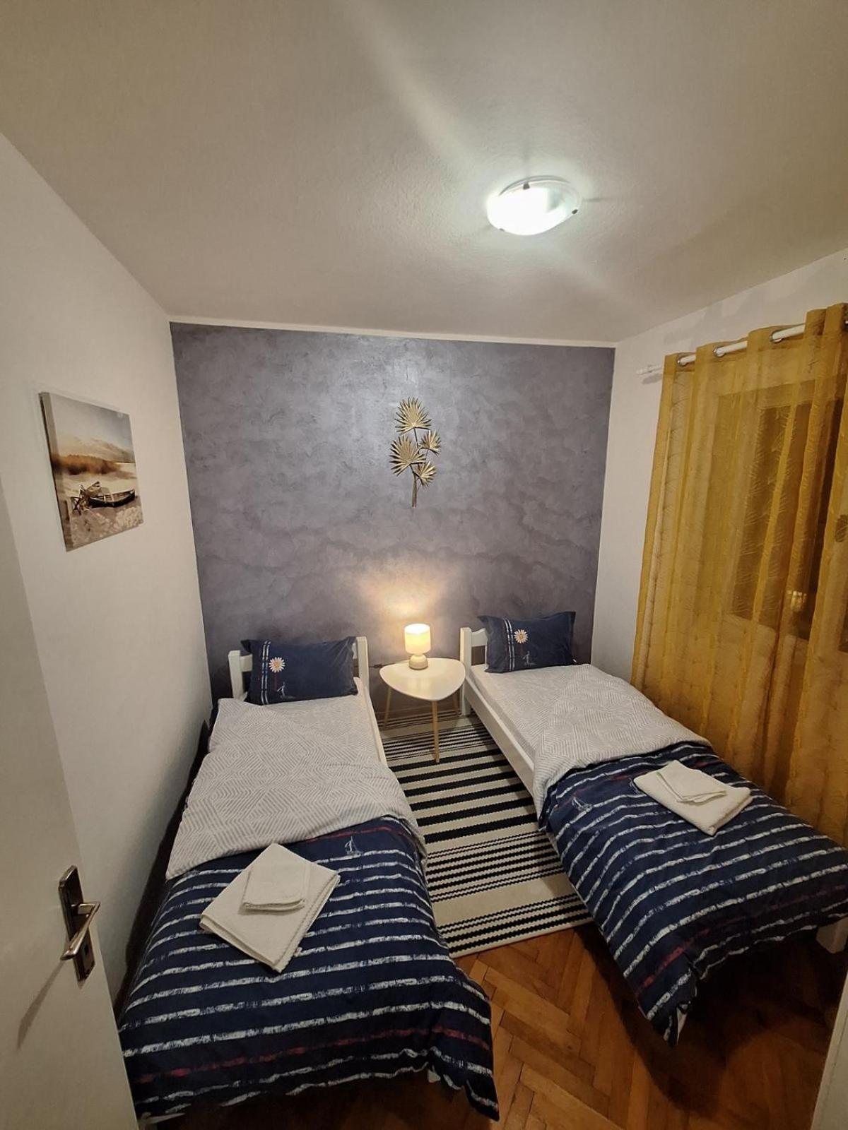 Red House Apartment Kotor Buitenkant foto