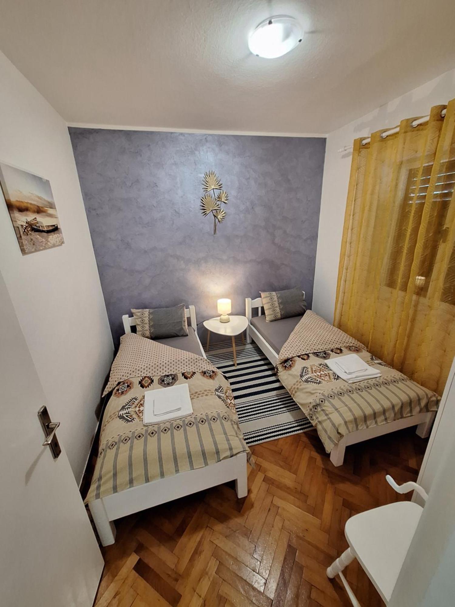 Red House Apartment Kotor Buitenkant foto